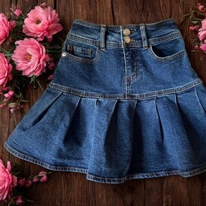 Cute  Pleated Denim Skirt Size 00